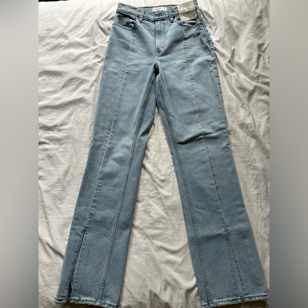 A&F The 90’s Straight Ultra High Rise